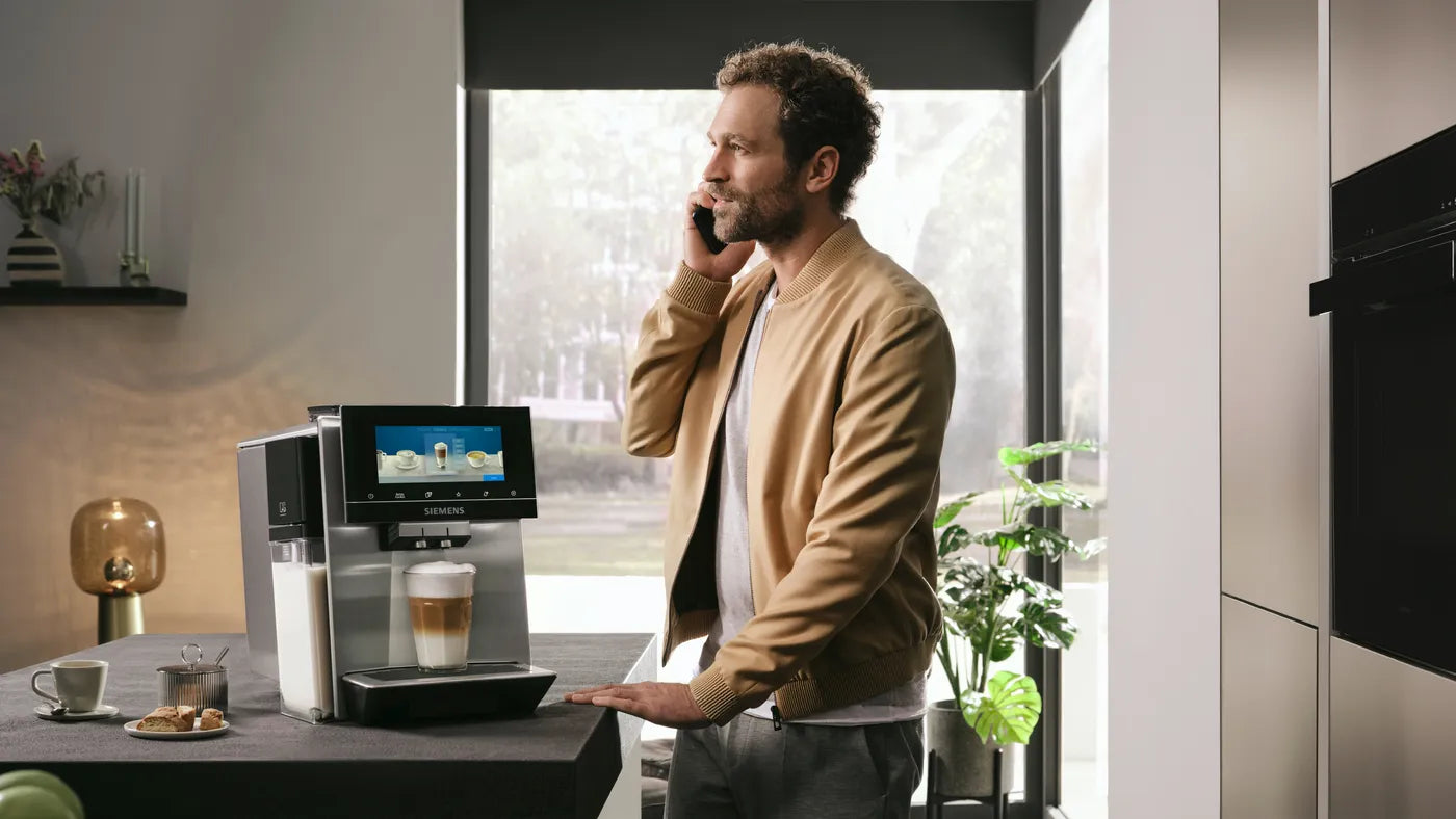 Kaffeevollautomat EQ900 plus Edelstahl, automatische Entkalkung (TQ905DZ3), monatlich ab 35,40 €